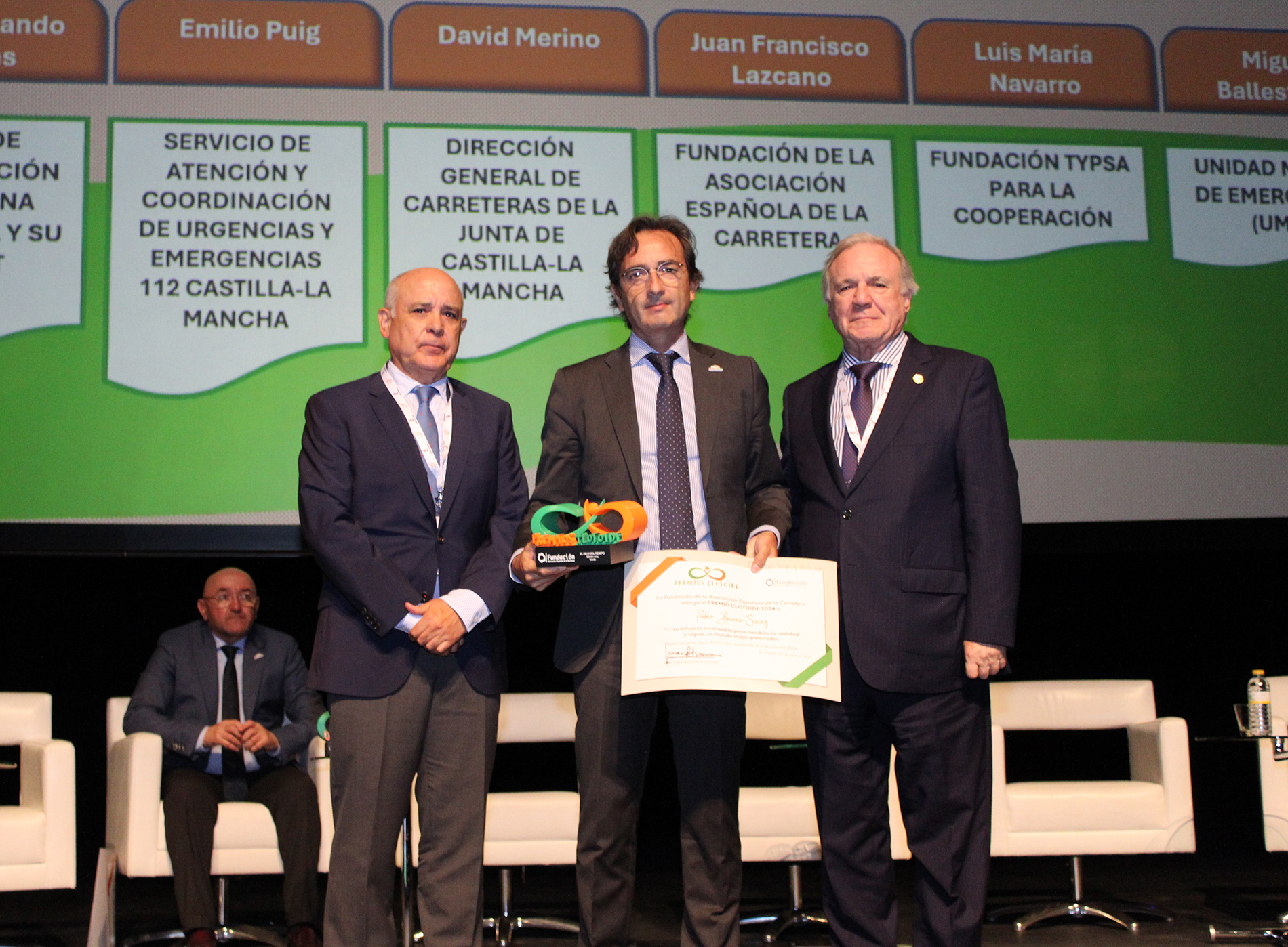 Luis María Navarro, Director de la Fundación Typsa para la Cooperación, recogió el Premio Clotoide al Socio Comprometido en nombre e Pablo Bueno