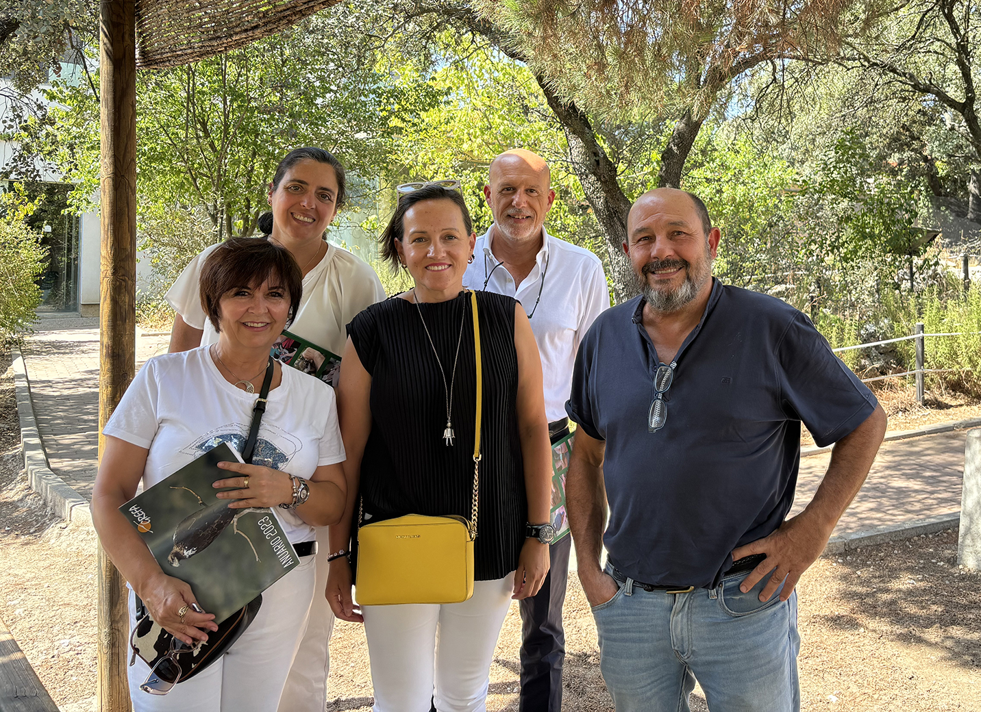 En la imagen de izda. a dcha.: Marta Rodrigo Lourdes Díaz Elena de la Peña y Jacobo Díaz por parte de la Asociación Española de la Carretera y Fernando Garcés de Grefa.